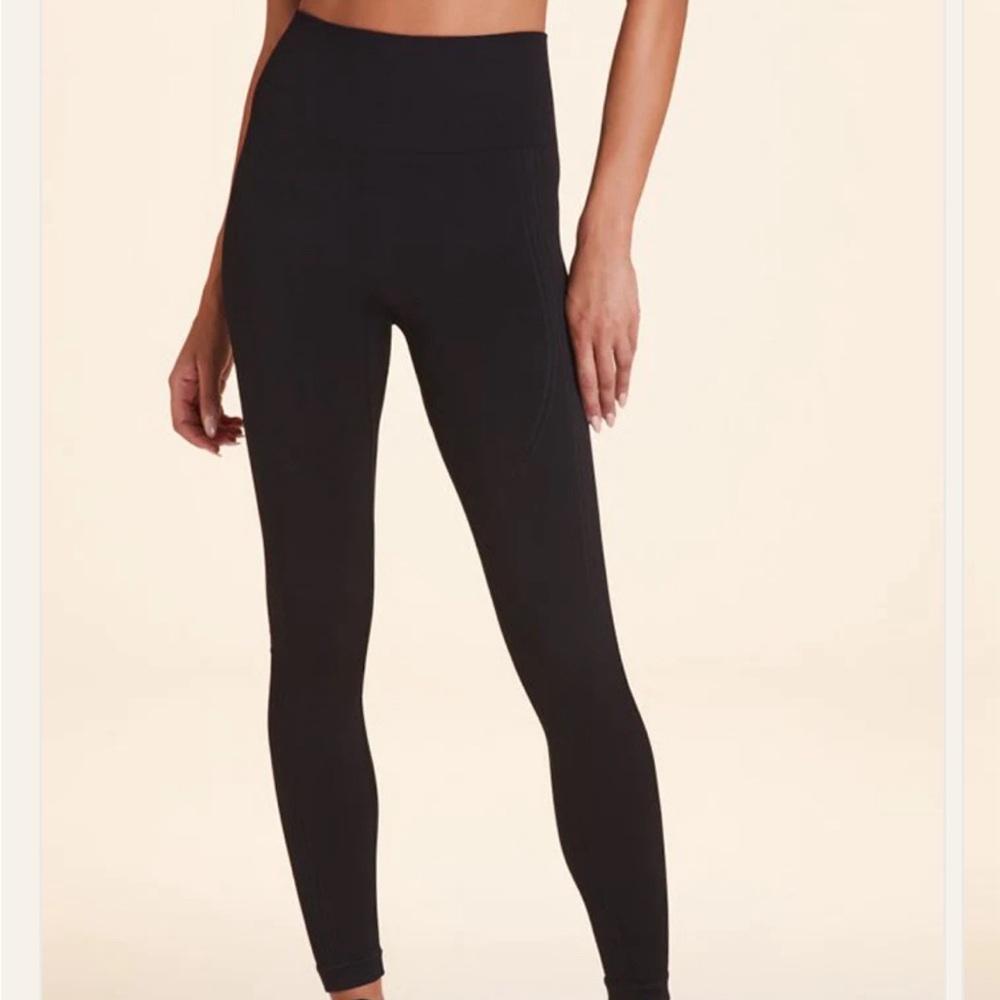 🆕 Alala Leggings with Invisible Zipper Flare Option